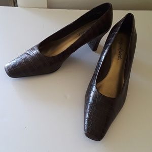 Women's Easy Street Shoes Brown Size 7
